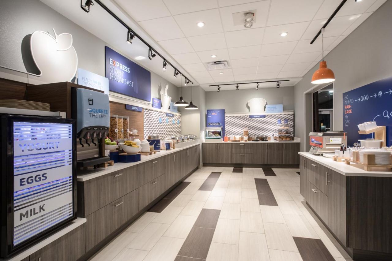 Holiday Inn Express & Suites - Denver Ne - Brighton By Ihg Экстерьер фото